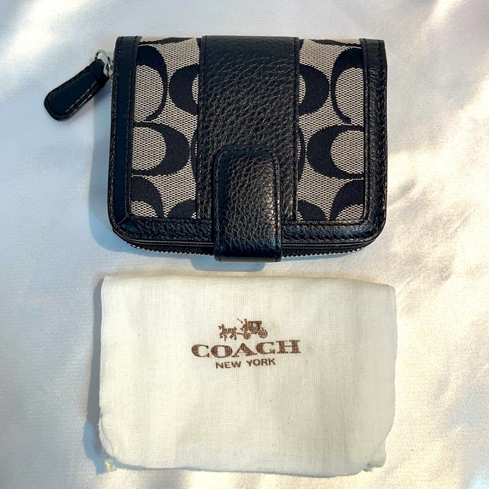 Coach Wallet Black & White Canvas w/Dust Cover